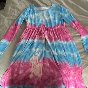 Girls size large I believe no tags worn once like new tye dyed long sleeve dress